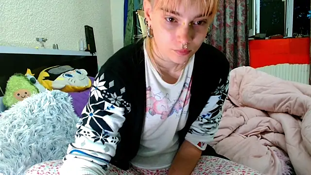Sophie Bell online show from May 24, 6:19 pm
