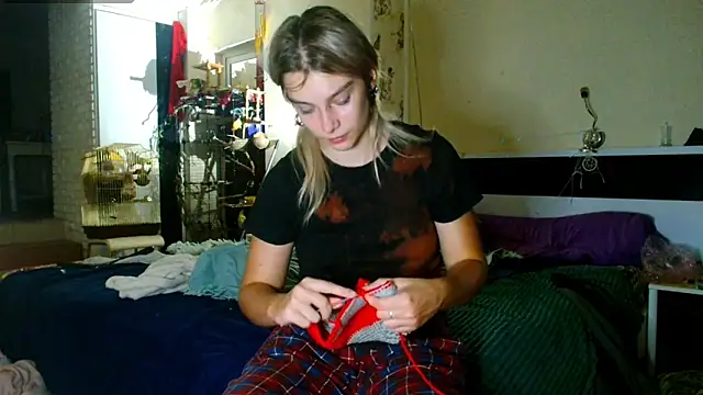 Snapshot of Sophie_Bell chatting on September 10, 5:01 pm Sophie Bell online show from September 10, 5:01 pm