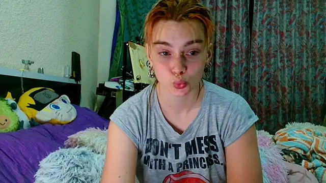 Sophie Bell online show from May 22, 9:02 pm