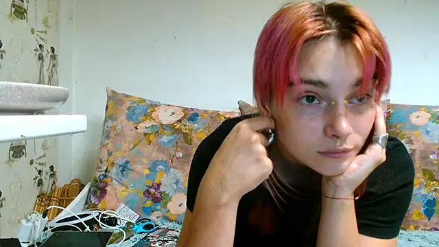 Snapshot of Sophie_Bell chatting on July 9, 5:12 pm Sophie Bell online show from July 9, 5:12 pm