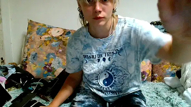Snapshot of Sophie_Bell chatting on July 4, 10:58 pm Sophie Bell online show from July 4, 10:58 pm