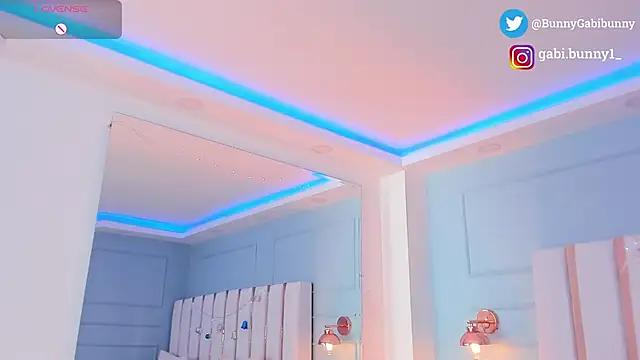 gabi bunny online show from December 18, 5:17 pm