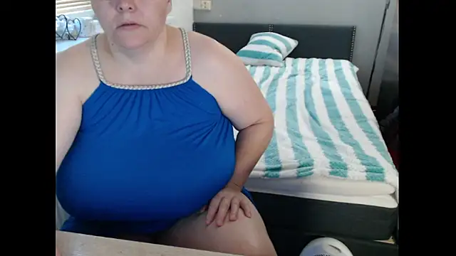 Snapshot of Sweetboobs chatting on October 14, 7:42 am Sweetboobs online show from October 14, 7:42 am