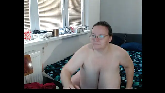 Snapshot of Sweetboobs chatting on June 18, 8:02 am Sweetboobs online show from June 18, 8:02 am