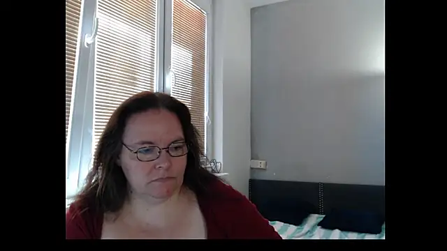 Snapshot of Sweetboobs chatting on July 5, 8:43 am Sweetboobs online show from July 5, 8:43 am