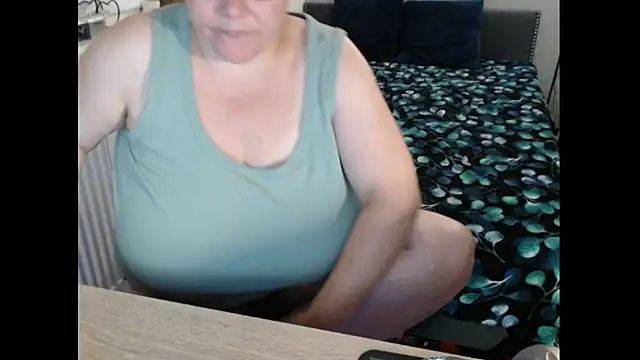 Snapshot of Sweetboobs chatting on September 8, 5:56 pm Sweetboobs online show from September 8, 5:56 pm