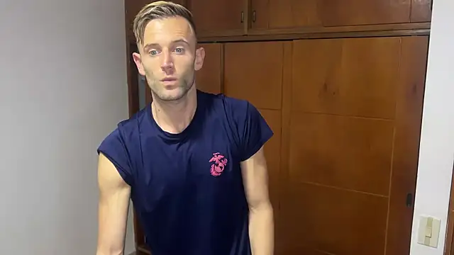 aquilesmade online show from December 12, 12:27 am