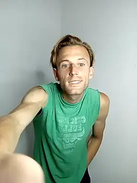 aquilesmade online show from October 30, 1:04 am