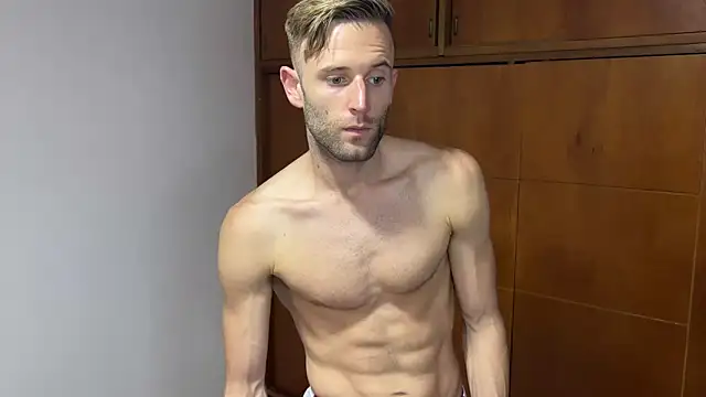 aquilesmade online show from December 14, 9:02 pm