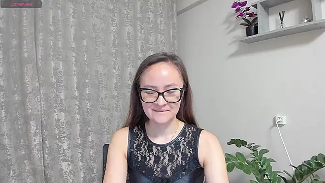 Diana Taylor online show from April 14, 9:09 pm