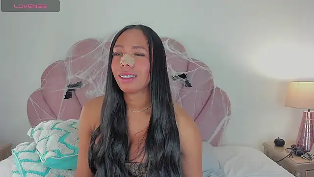 Snapshot of Nicole_Paradise chatting on October 15, 12:02 pm Nicole Paradise online show from October 15, 12:02 pm