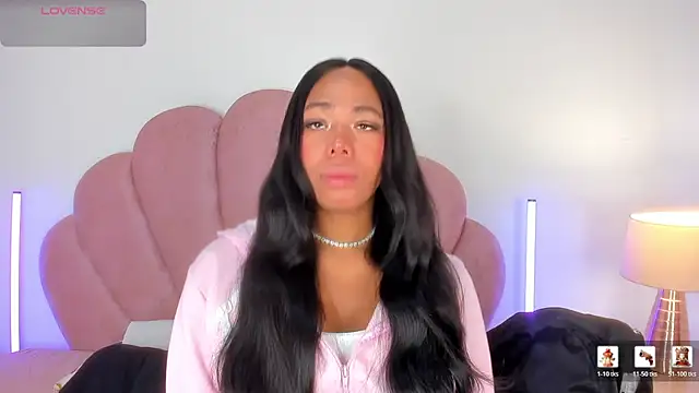 Nicole Paradise online show from May 6, 12:53 pm