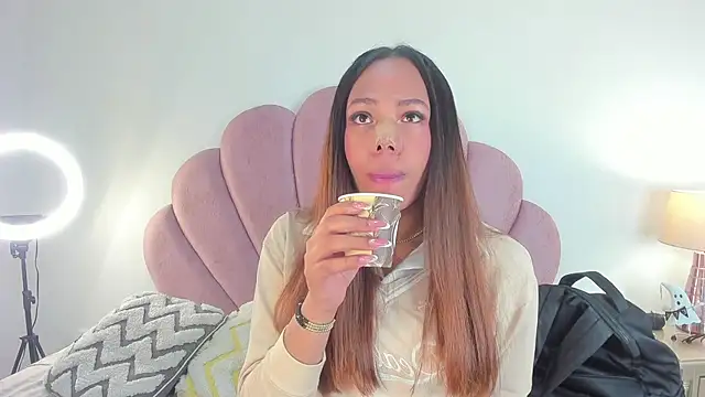 Nicole Paradise online show from October 29, 12:15 pm