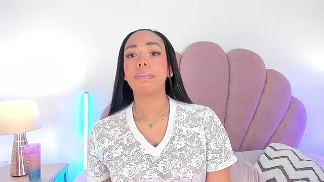 Nicole Paradise online show from December 20, 12:52 pm