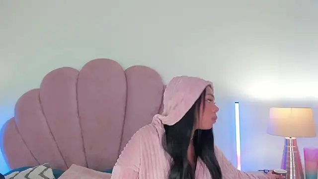 Nicole Paradise online show from December 5, 12:48 pm