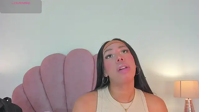 Nicole Paradise online show from March 20, 12:50 pm