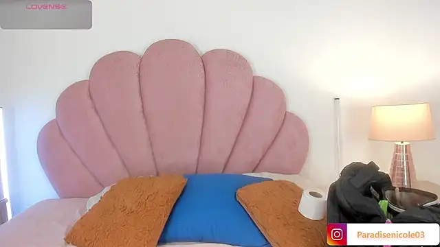 Nicole Paradise online show from June 20, 12:54 pm