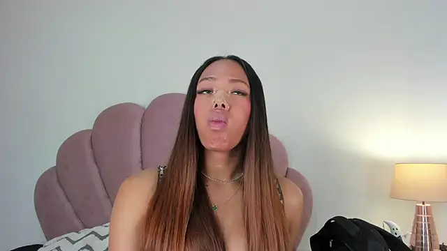 Nicole Paradise online show from October 24, 12:04 pm