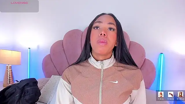 Nicole Paradise online show from March 3, 12:45 pm