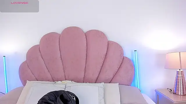 Nicole Paradise online show from March 6, 12:44 pm