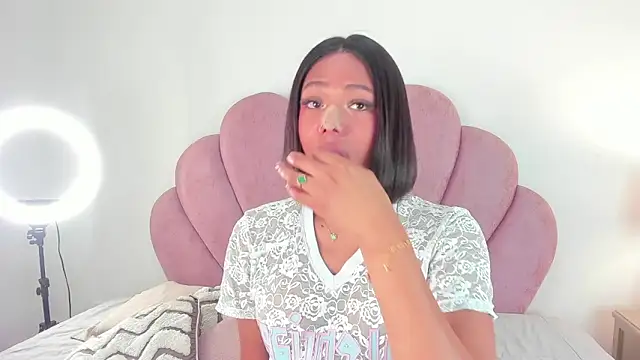 Nicole Paradise online show from November 5, 12:30 pm