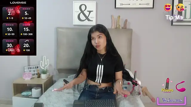 Snapshot of SophiaMeyerst chatting on July 10, 5:02 pm SophiaMeyerst online show from July 10, 5:02 pm