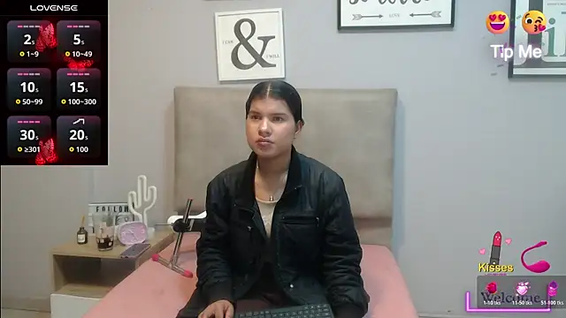 SophiaMeyerst online show from April 18, 1:24 pm