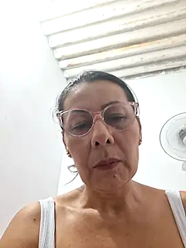 Snapshot of Mia-funny20 chatting on October 14, 9:04 pm Mia-funny20 online show from October 14, 9:04 pm