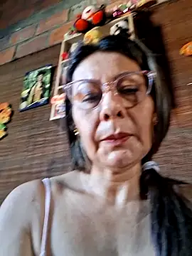 Snapshot of Mia-funny20 chatting on October 3, 8:32 pm Mia-funny20 online show from October 3, 8:32 pm