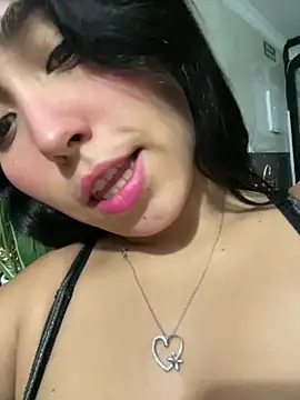 Snapshot of emma__cute__ chatting on October 14, 11:33 am emma cute online show from October 14, 11:33 am