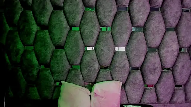 Snapshot of Aurora_18 chatting on November 21, 2:38 pm Aurora 18 online show from November 21, 2:38 pm