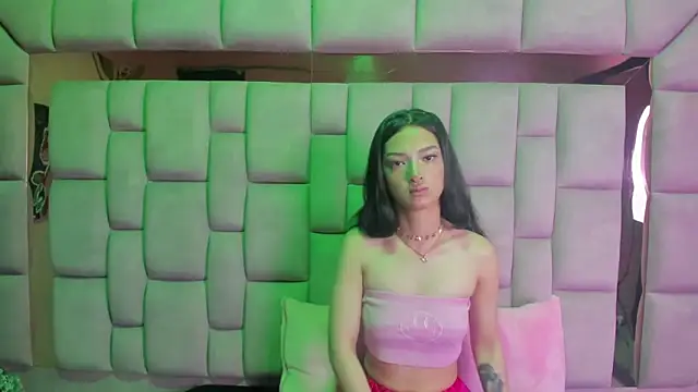 Snapshot of Aurora_18 chatting on November 12, 2:32 pm Aurora 18 online show from November 12, 2:32 pm