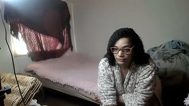 Snapshot of RDENLACASA chatting on February 8, 9:13 am RDENLACASA online show from February 8, 9:13 am