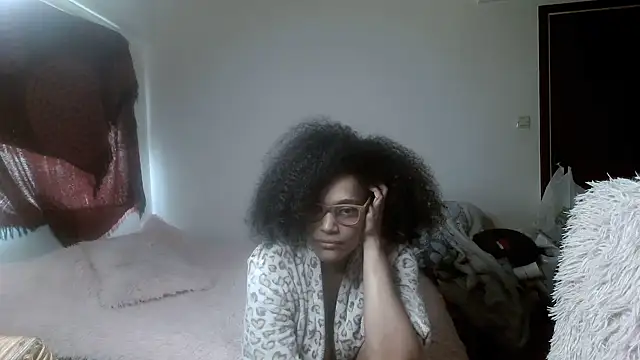 Snapshot of RDENLACASA chatting on February 10, 1:44 pm RDENLACASA online show from February 10, 1:44 pm