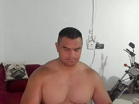 Snapshot of ApholoVV chatting on February 5, 10:22 am ApholoVV online show from February 5, 10:22 am