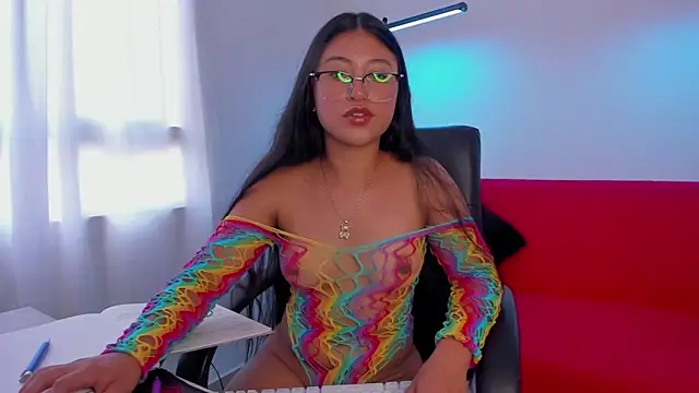 Snapshot of cloy_baby__ chatting on February 4, 1:27 pm cloy baby online show from February 4, 1:27 pm