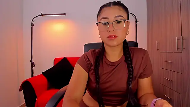 Snapshot of cloy_baby__ chatting on October 4, 11:12 am cloy baby online show from October 4, 11:12 am
