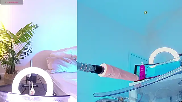 Snapshot of Sexydoll112 chatting on February 19, 12:51 am Sexydoll112 online show from February 19, 12:51 am