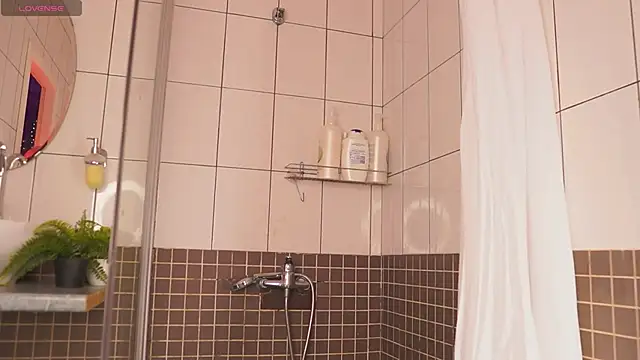 Snapshot of Sexydoll112 chatting on January 10, 1:01 am Sexydoll112 online show from January 10, 1:01 am