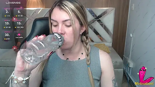 Snapshot of Paula_b_ chatting on July 13, 1:10 pm Paula b online show from July 13, 1:10 pm