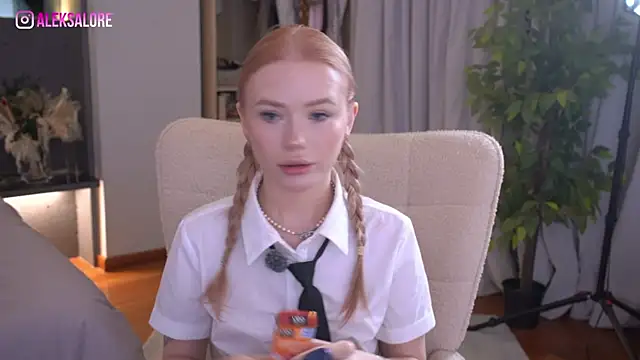 Snapshot of LexieLoree chatting on May 25, 3:06 am LexieLoree online show from May 25, 3:06 am