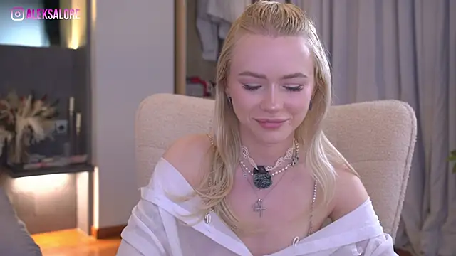 LexieLoree online show from April 18, 2:36 am