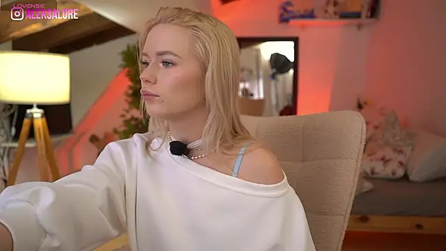 LexieLoree online show from February 10, 4:11 am