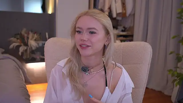 LexieLoree online show from April 6, 2:40 am