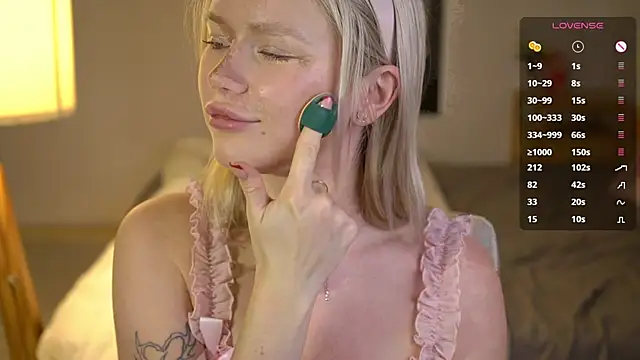 LexieLoree online show from November 7, 4:06 am