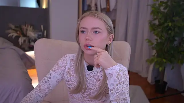 LexieLoree online show from April 4, 2:40 am