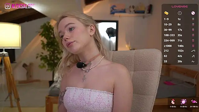 LexieLoree online show from January 17, 4:05 am