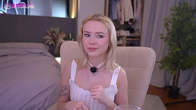 LexieLoree online show from March 21, 3:19 am