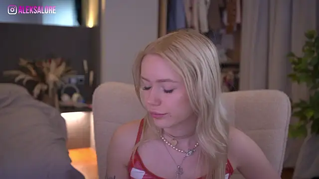 LexieLoree online show from March 27, 3:04 am