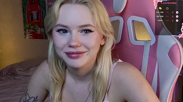 Snapshot of LexieLoree chatting on February 1, 6:54 am LexieLoree online show from February 1, 6:54 am
